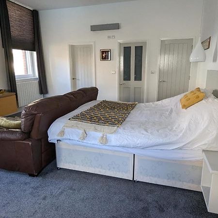 Gorgeous Comfortable Apartment On The High Street ميرثير تيدفيل المظهر الخارجي الصورة